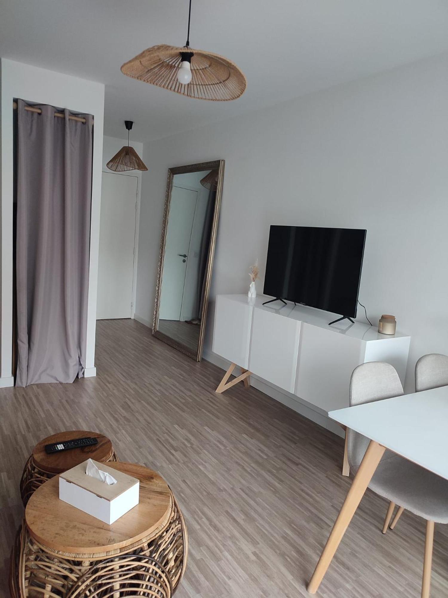 T2 En Centre Ville Avec Place De Parking Privative Le Mans Exterior foto