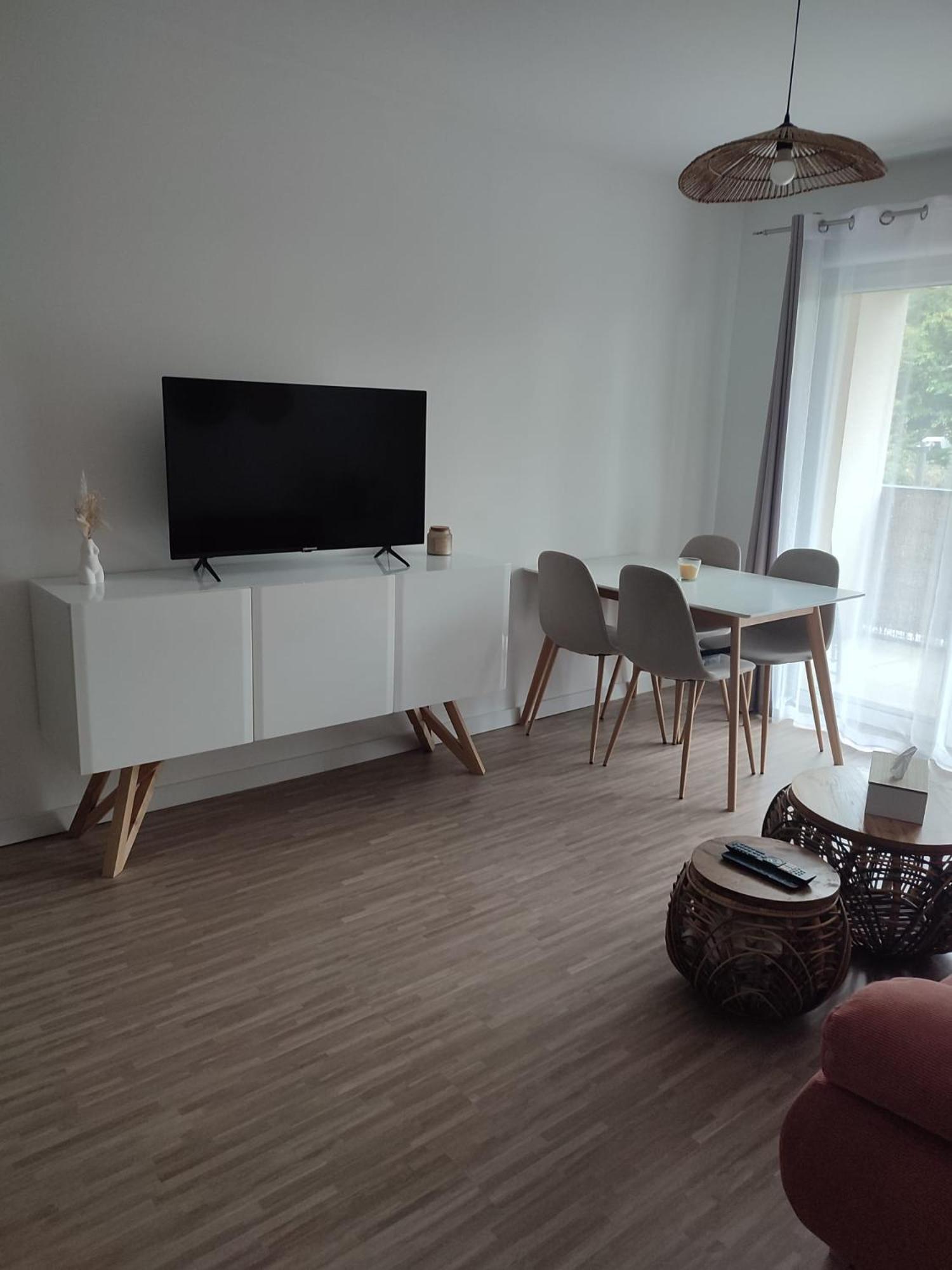 T2 En Centre Ville Avec Place De Parking Privative Le Mans Exterior foto